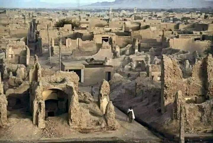SherzadTaimor's tweet photo. #StopHazara‌Genocide 
#Afshar
اینجا افشار است.
 زلزله نه شده بلکه خانه ها توسط بمبارمان سنگین و حملات شدید توپخانه ی چنین ویران شده اند.
اهالی افشار بجرم هزاره بودن نسل کشی شدند.
اموال آنها چور و چپاول گردید.
کودکان هزاره سلاخی شدند و به نوامیس افشار تعرض کردند. https://t.co/rPdxf78aRT