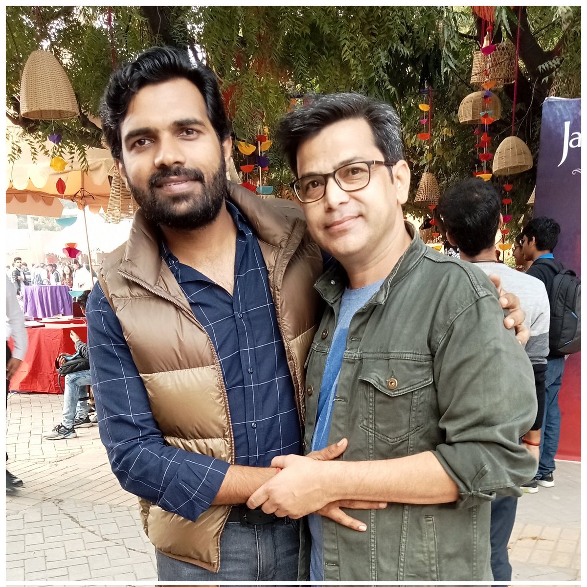SaifDoodles's tweet photo. @ndtv के संवाददाता सौरभ शुक्ला को आईपीआई इंडिया अवॉर्ड फॉर एक्सिलेंस इन जर्नलिज्म 2022 के अवॉर्ड से नवाज़े जाने पर बहुत सारी मुबारकबाद... 💐
Congratulations @Saurabh_Unmute 
#award #journalism #Ndtv #HateSpeech #saifdoodles https://t.co/mXROc6ODfI
