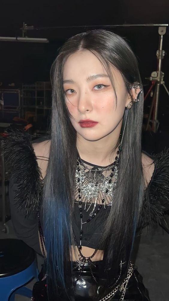 96CHSK's tweet photo. Coming on here (once in a blue moon) to say happy birthday to my girl. I know you hate it but it's always nice to celebrate with you. ☺️ https://t.co/apJEbLKaWY