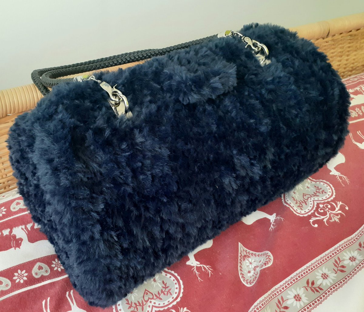 Round bag with hairy yarn #soft #newbag 👜🧶🪡❤😊😍 #blue #crochet #crochethook #passioncrochet #roundbag #handmade #madewithlove