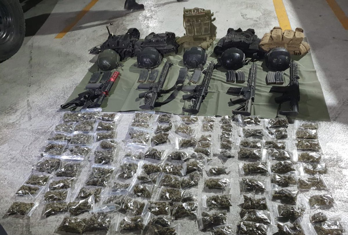 GerardoPamanes7's tweet image. El saldo final del operativo para la captura de la célula delictiva que atacó a policías de Salinas Victoria es: 8 personas detenidas; 5 armas largas y 15 cargadores abastecidos para arma larga; 5 cascos y 5 chalecos balísticos; droga y un automóvil asegurados.