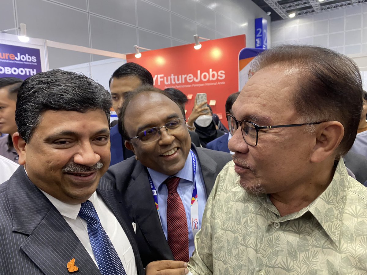 DrPalan's tweet photo. The Minister of Finance Tamilnadu with Malaysia’s Prime Minister YAB Anwar Ibrahim on the sidelines of the SOCSO event this morning #socso #PTR #ibcn https://t.co/t7YiT3t4s0