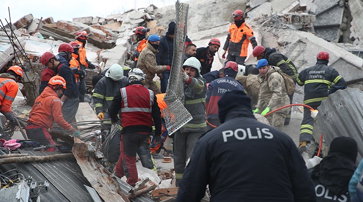 BirGun_Gazetesi's tweet photo. Kader değil cinayet: İmar affeder, deprem affetmez
https://t.co/bgvSEzjiCN
Engin Bozkurt, BirGün için yazdı https://t.co/pnH7BZ4nfB