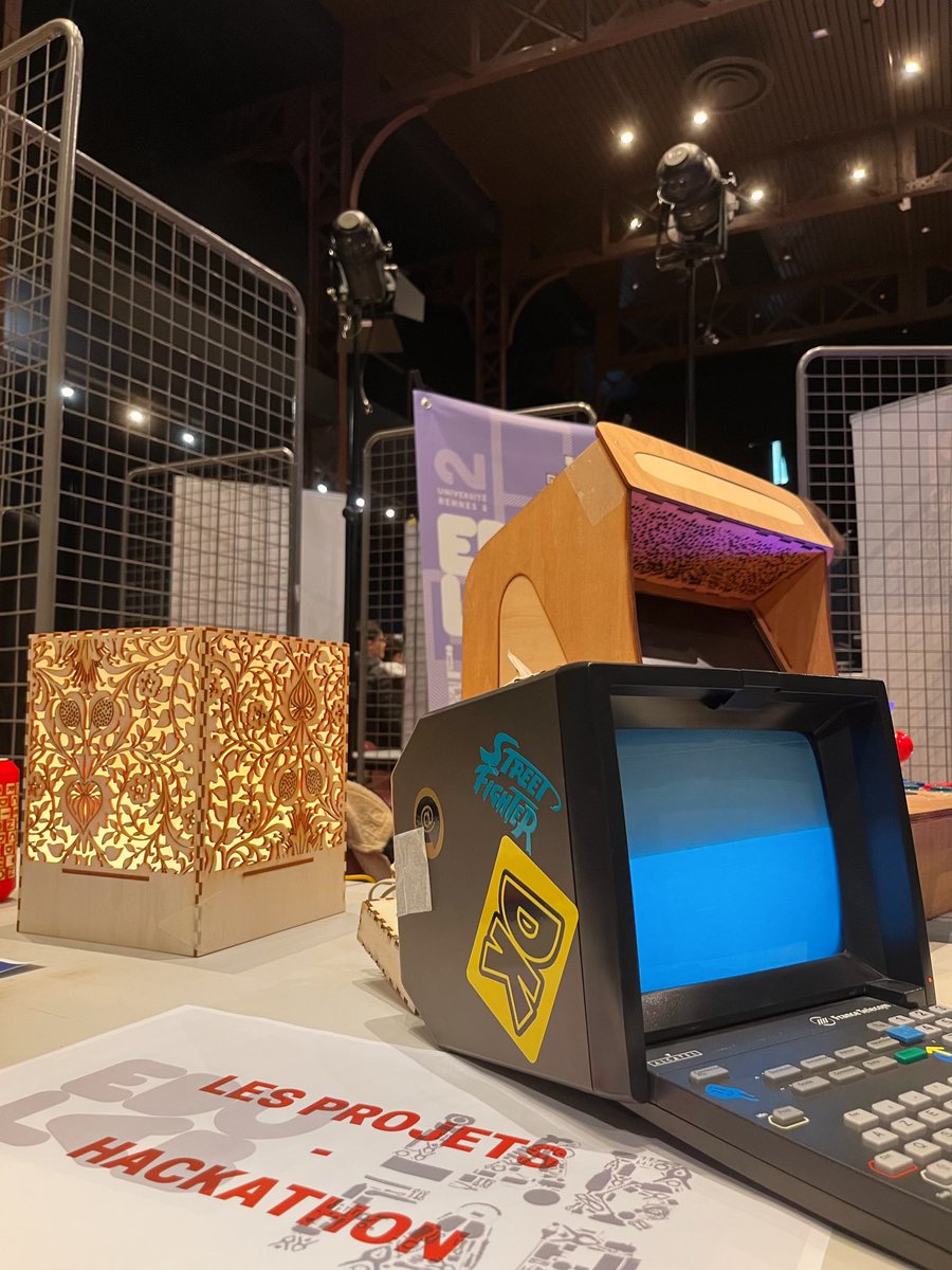 edulab_r2's tweet photo. Petit retour sur le J-1 de #techinn #Vitré ! L’Edulab est encore présent 💻 Entouré des exposants #makers
Venez donc à notre rencontre ce samedi 11/02!
📆 On vous fera découvrir les projets de l'année !
@LabFabfr @Makemefamily @SPedagogie_R2 https://t.co/TN8ZHhxwWb