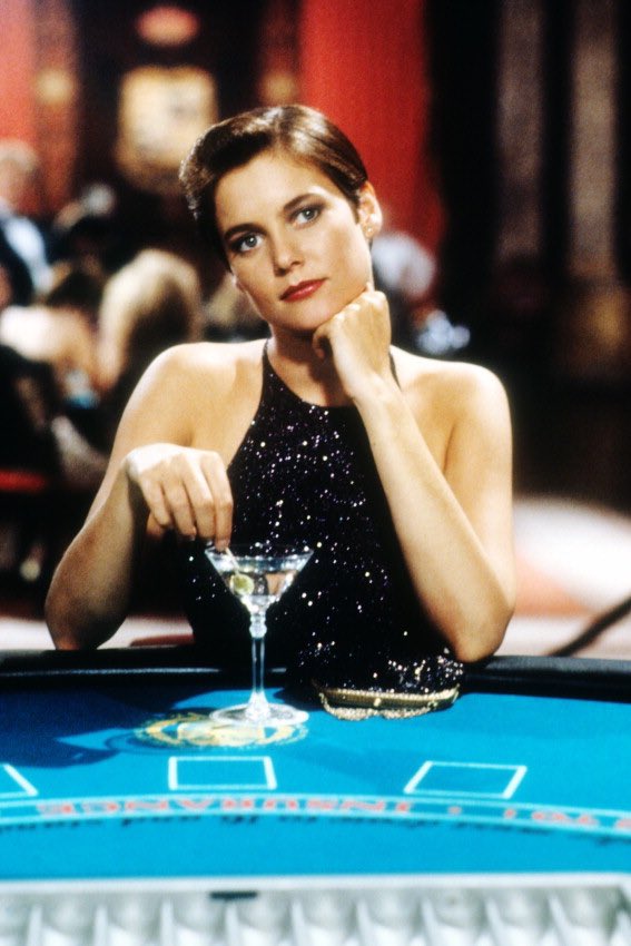 toysofbond's tweet image. A very happy birthday to Licence To Kill’s leading lady and the CIA’s finest pilot, Ms Carey Lowell. Many happy returns of the day Carey 🎂🎉🍹 #CareyLowell #birthdaygirl #LicenceToKill #JamesBond