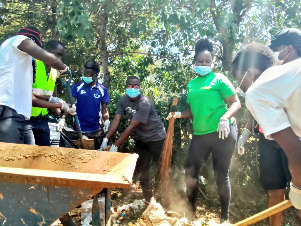 EnviClimateC_Ke's tweet photo. Under the program the organization will set up ten (10) recycling bins for recyclable collection to be placed at strategic zones within the town. This is in tandem with the Sustainable Waste Management Act 2021 which will transition Kenya into a circular economy. https://t.co/AsEwFabYxu