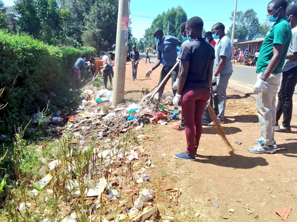 EnviClimateC_Ke's tweet photo. Under the program the organization will set up ten (10) recycling bins for recyclable collection to be placed at strategic zones within the town. This is in tandem with the Sustainable Waste Management Act 2021 which will transition Kenya into a circular economy. https://t.co/AsEwFabYxu