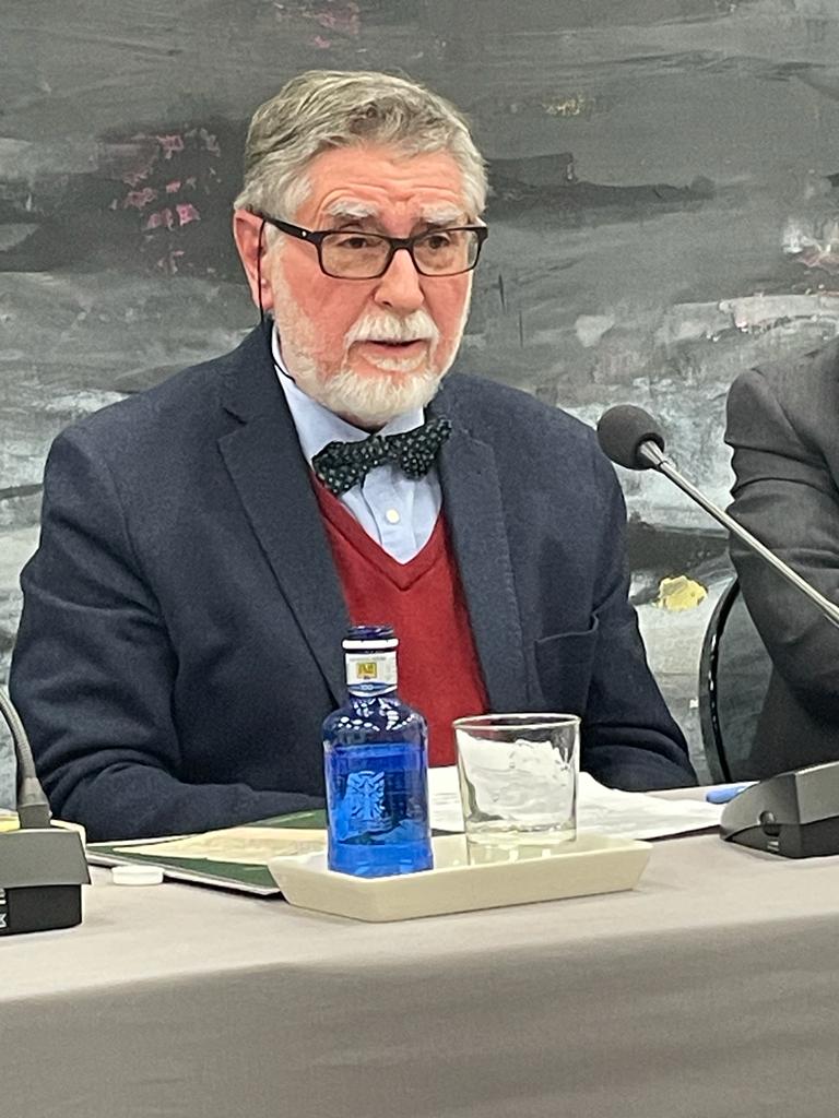 AcademiaAgp's tweet photo. En su intervención, el Dr. Soriguer señala: "¿Qué relación hay entre la selección de pareja y la esperanza de vida? Este libro es un viaje apasionante a lo largo de la historia humana, de cómo se ha ido construyendo la relación de pareja."
@MuseoJorgeRando 
@umadivulga https://t.co/JlIo1vpF97
