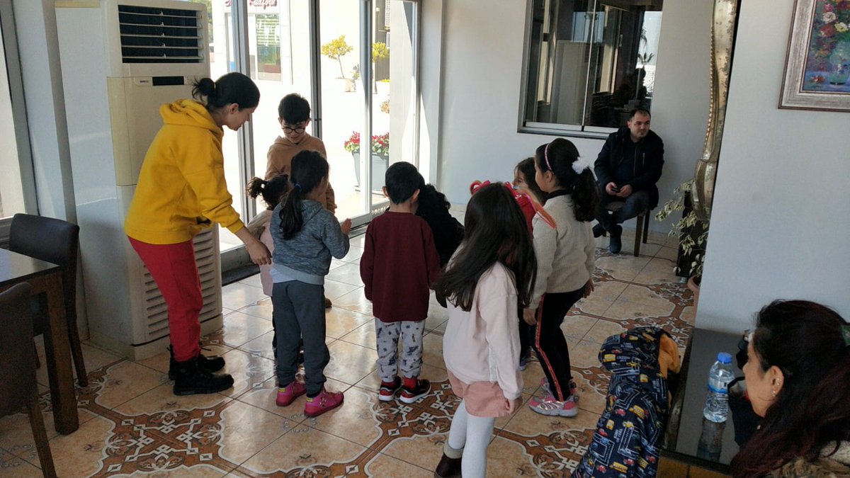 SuphiOner's tweet photo. Kurumumuzda; ücretsiz bir şekilde konaklayan depremzede vatandaşlarımızın çocuklarına, öğretmenlerimizin eşliğinde oyunlarla psikolojik destek sağlanmaktadır.@ahpehlivan53 @AdemKoca46 @BaykalBasdemir @ilhnyildirim @byergin01 @M_saglikbasin @meukurumsal @TorosMersin @MersinMEM https://t.co/zTFo5Zc9Ip