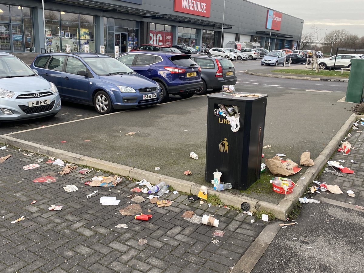 cleanupbritain's tweet image. Welcome to Bury Retail Park.  ⁦⁦@BuryCouncil⁩   A scene that is repeated all over the country, every day.  Why has our sense of pride and respect deteriorated so alarmingly?  We have become a filthy, run-down, littered land. 🥲