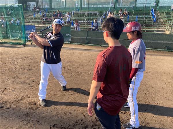 chibalotte_pr's tweet image. #栗原健太 コーチも試合後の練習に参加し、楽天モンキーズの選手へ指導を行いました。
栗原コーチ、凄い腕です。
#chibalotte #広報 #MarinesSpringCamp