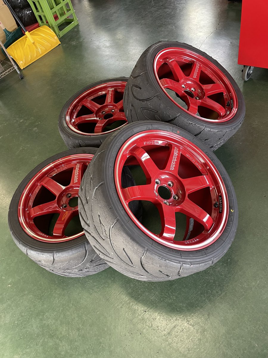 komagata_86's tweet photo. 当然ポンッと履いても特性と幅活かせないから要試走、セッティング。
1回の遠征費馬鹿にならないから先にタイヤ決めてセット出しに回数使う。
#zn6 #a050 #te37rt #ナロー295 https://t.co/L4xPZ4TVp4
