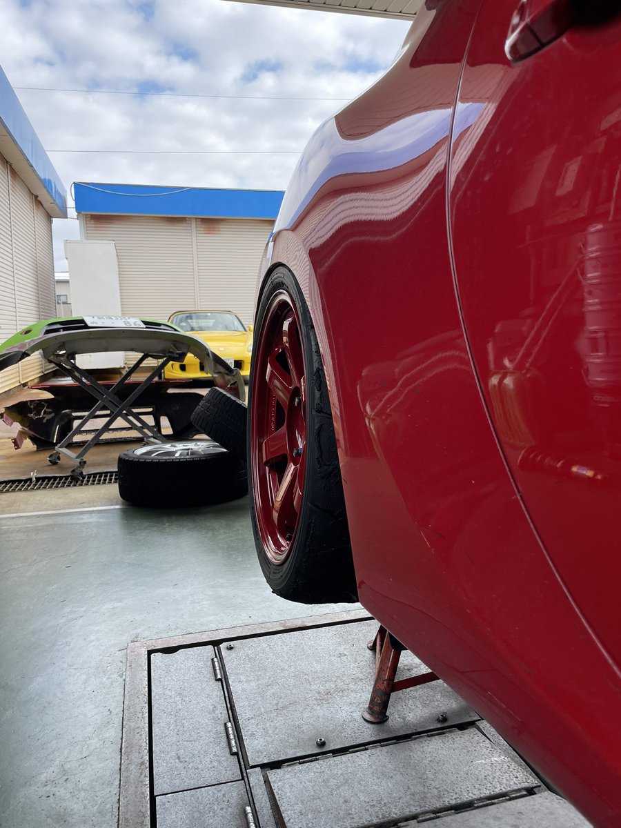 komagata_86's tweet photo. 当然ポンッと履いても特性と幅活かせないから要試走、セッティング。
1回の遠征費馬鹿にならないから先にタイヤ決めてセット出しに回数使う。
#zn6 #a050 #te37rt #ナロー295 https://t.co/L4xPZ4TVp4