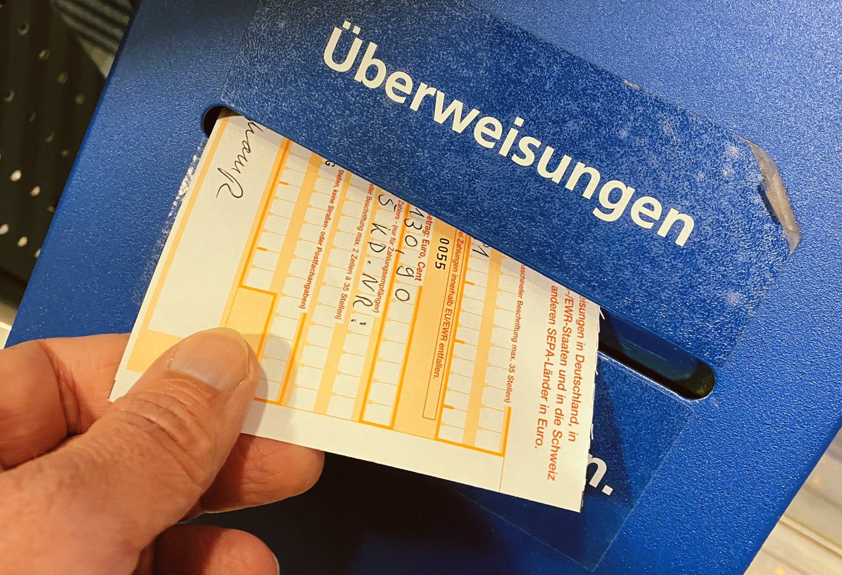 #postbank Kunde in 2023: Gerade mit der U-Bahn zur Filiale gefahren, um die Überweisungsbelege einzuwerfen. #retro80 #DigitalTransformation #leavingpostbank