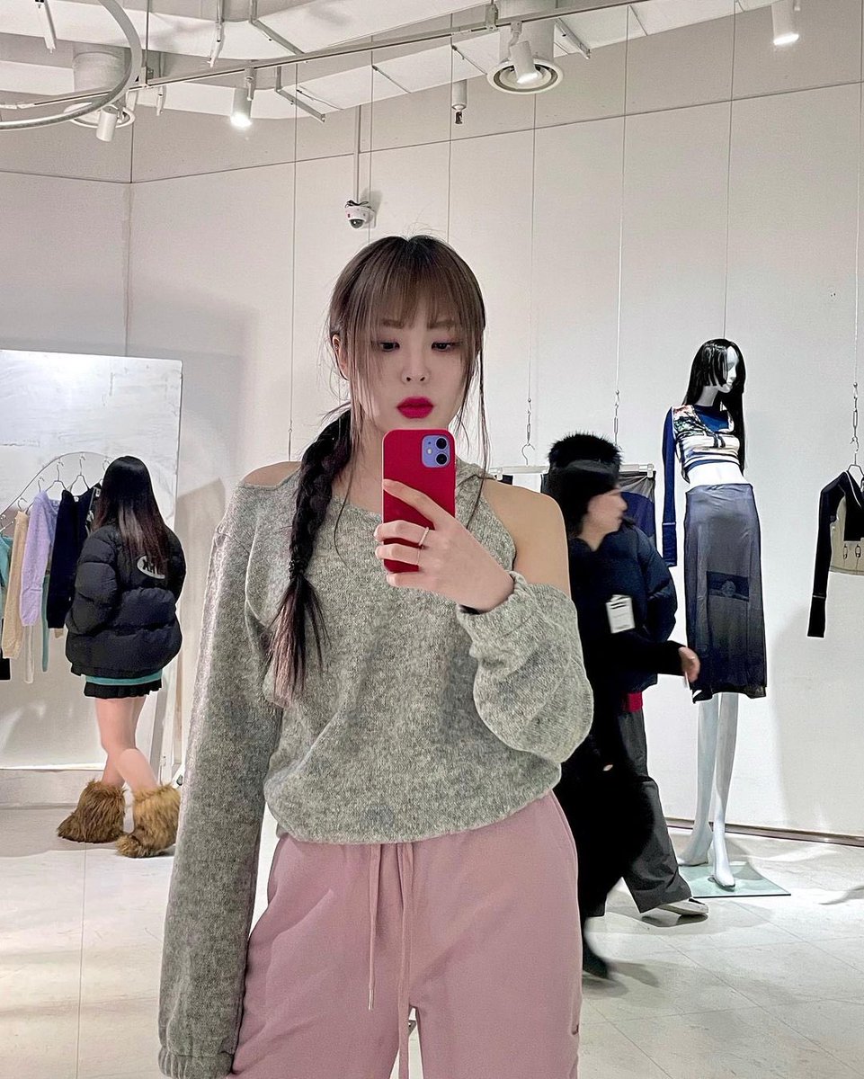 rosyplumm's tweet image. 230210 #로지 인스타그램 💗