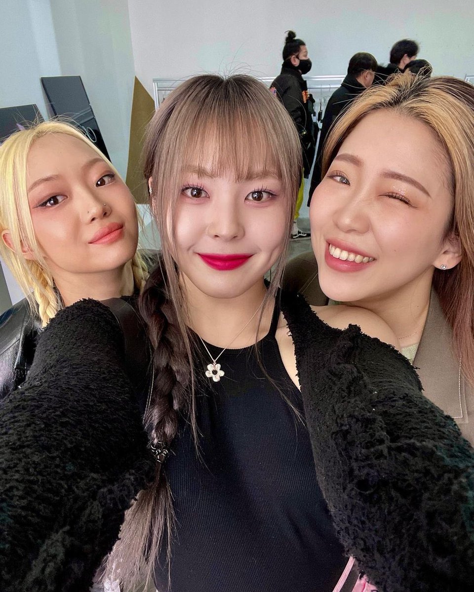 rosyplumm's tweet image. 230210 #로지 인스타그램 💗