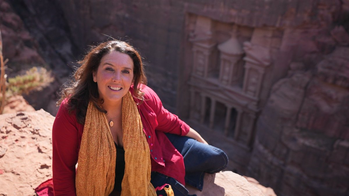 bettanyhughes's tweet photo. Hello! Please do share/RT - tonight 7pm ⁦@Channel4⁩ all new #Treasures for the next 8 weeks!   Please watch live if you can! Tonight we explore #Petra in #Jordan and the story of #ancient Arabia X https://t.co/QNWlTNY9hU