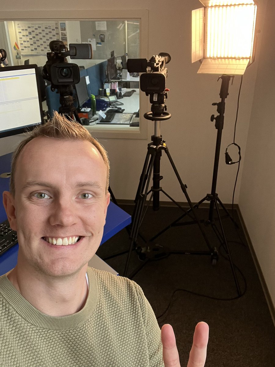 JPLehmker's tweet photo. Heute TV-Interview im Radiostudio. 🎥 #Moderator #Radio #TV #Fernsehen https://t.co/73w5GYJEan