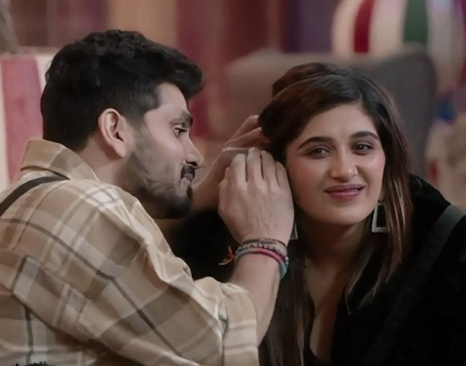ptrioticindians's tweet photo. Most entertaining Jodi of #BiggBoss16 ?

🔁 RT-       #PriyAnkit 
❤️ Likes - #ShivRit 

#PriyankaPaltan  #PriyankaChaharChoudhary #BB16  #VoteForPriyanka #ShivKiSena #ShivThakare #TejRan #NimritKaurAhluwalia #VoteForShivThakare https://t.co/j3nNNJ1bRK