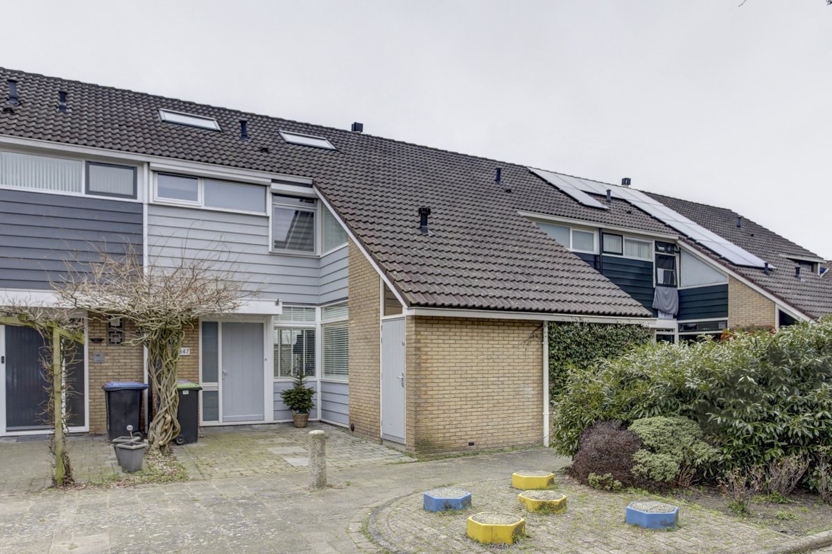 MakelaarDeGroot's tweet photo. Nieuw in de verkoop. Ruime woning met 4 slaapkamers. Beverveen 347 in Spijkenisse https://t.co/25bHCc7h37 https://t.co/Jvzm7TERHo