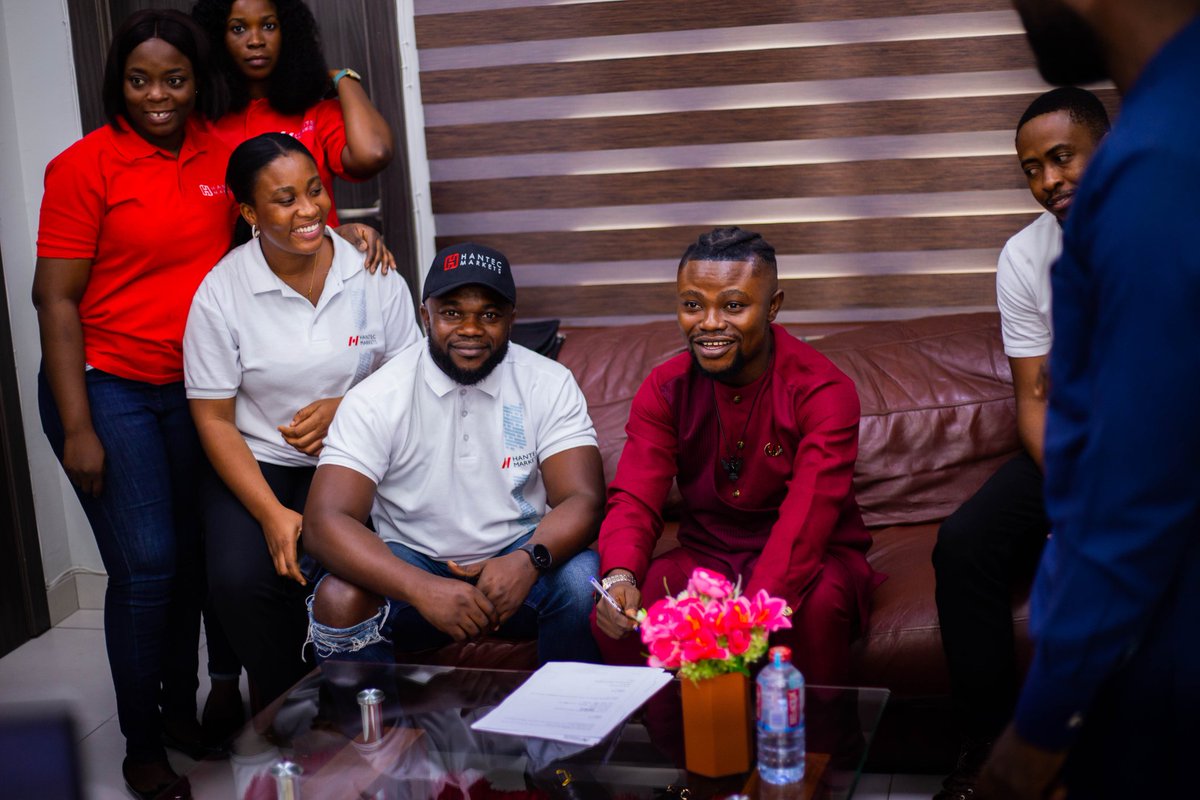 Flash_TPs's tweet photo. Making history one signature at a time! 
We're thrilled to join forces as @yawswinger signs on as the newest ambassador for Hantec Markets Ghana @hantecmarketsghana. 

Here's to making a positive impact together 💪🏼

#ambassador #partnershipgoals https://t.co/qZ7sdCDnvG