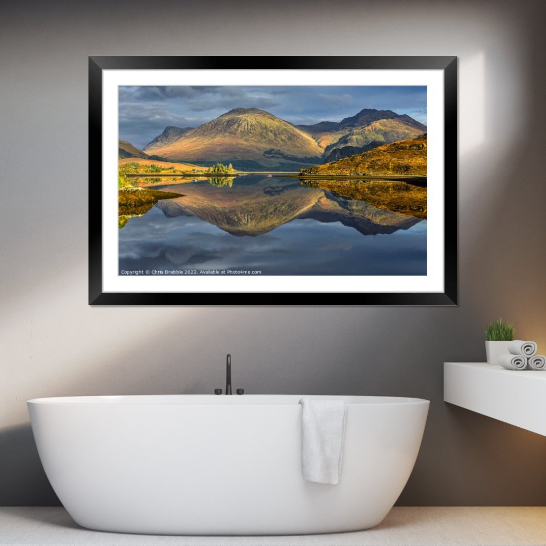 Photo4mecom's tweet image. Bring the beauty of Scotland's Highland to your home with this stunning framed print of a sunset reflection on Loch Long, captured by photographer Chris Drabble. Save 10% with code VALENTINE23! #WallArtLovers #LochLong #SunsetReflection. Shop now: zcu.io/pwxN