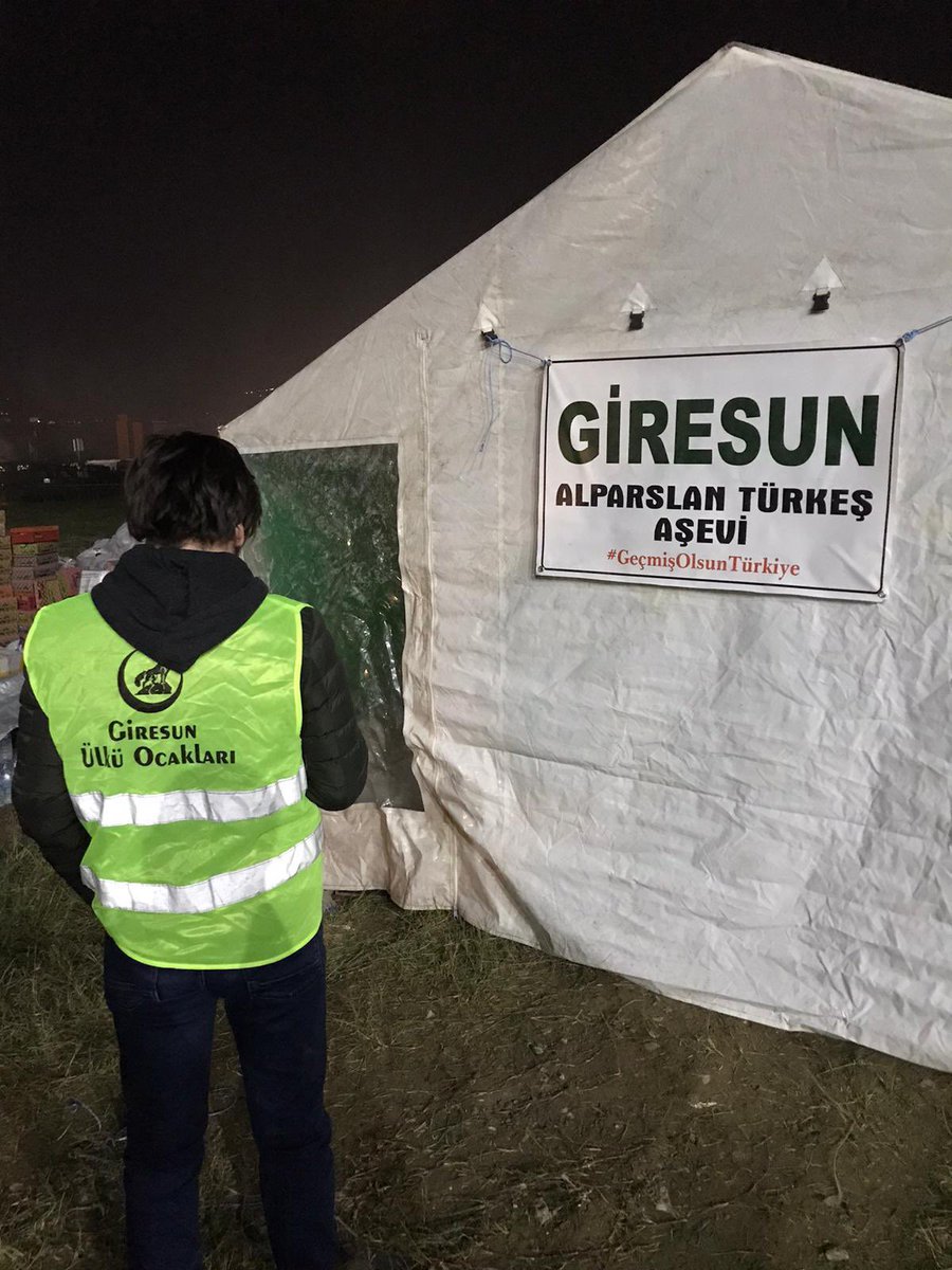 yazar_ulkucu's tweet photo. Mazeret yok, yılmak yok.Milletimizi aydınlığa çıkarana kadar gece gündüz çalışacağız.El ele verip, birlik olacağız, yaraları birlikte saracağız.

Pes etmek yok🇹🇷
#ÜlküOcakları https://t.co/CJ1ZsUmnKQ