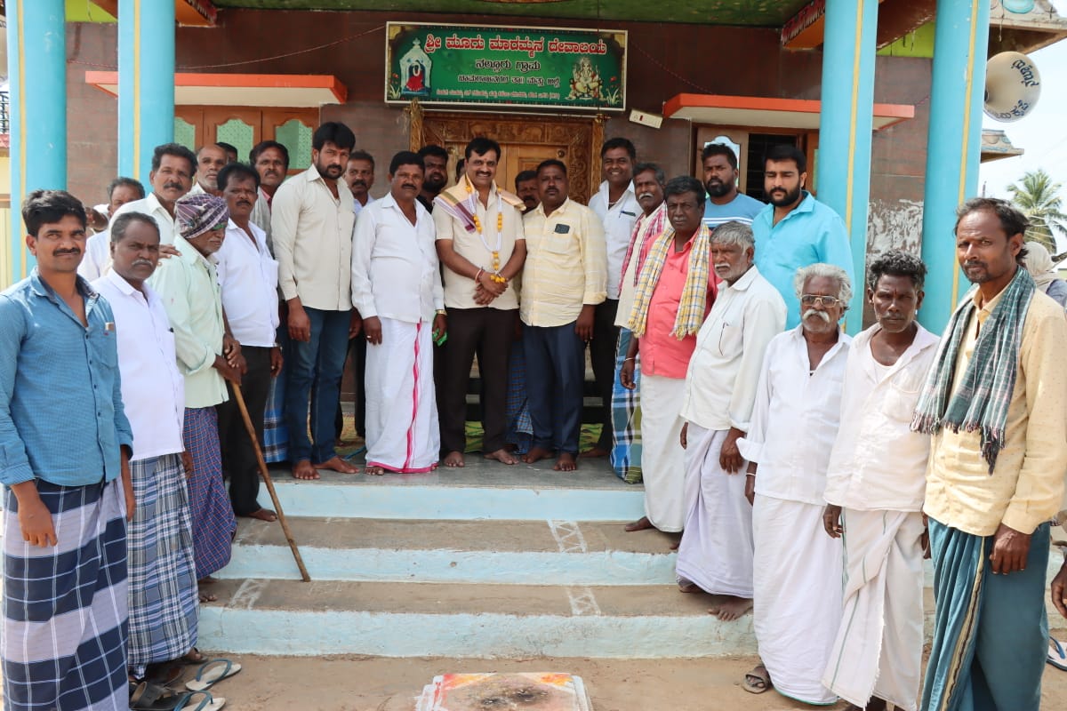 MRudresh26's tweet photo. ಇಂದು ಚಾಮರಾಜನಗರ ವಿಧಾನಸಭಾ ಕ್ಷೇತ್ರದ ವ್ಯಾಪ್ತಿಯ ನಲ್ಲೂರು ಹಾಗೂ ನಾಗವಳ್ಳಿ ಗ್ರಾಮಗಳಿಗೆ ಭೇಟಿ ನೀಡಿ, ಗ್ರಾಮಸ್ಥರ ಯೋಗಕ್ಷೇಮವನ್ನು ವಿಚಾರಿಸಿ, ಪ್ರಸಕ್ತ ವಿದ್ಯಮಾನಗಳ ಬಗ್ಗೆ ಚರ್ಚಿಸಿದೆನು.
#ಎಂರುದ್ರೇಶ್ #ಚಾಮರಾಜನಗರ #MRudresh #Chamarajanagara https://t.co/qtuwzuLVIj