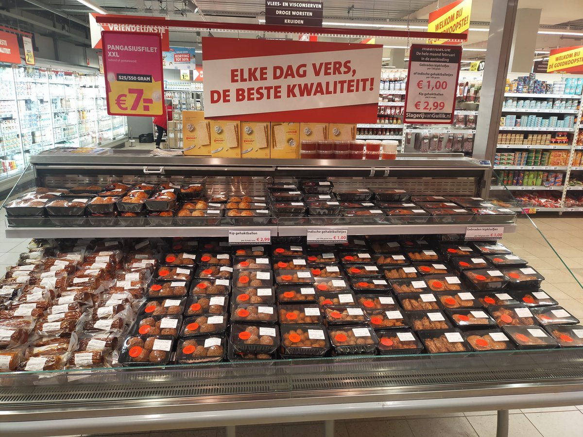 SlagerijvGuilik's tweet photo. Al het lekkers voor het weekend haal je bij onze slagerijen! 
Balkenbrij, filet Americain, diverse soorten soep, gebraden gehaktballetjes, kipkluifjes. Voor ieder wat wils! Tot straks! https://t.co/xKLfbqOAvd