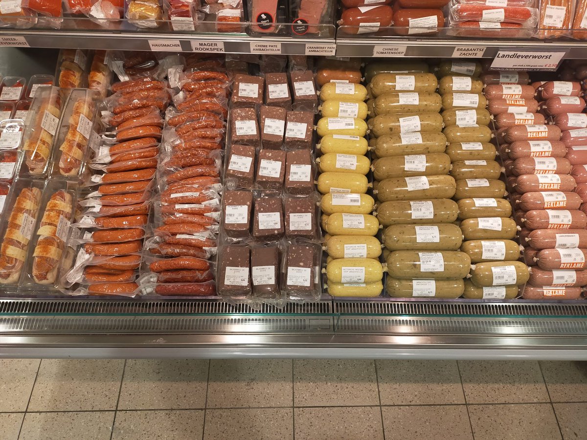 Al het lekkers voor het weekend haal je bij onze slagerijen! 
Balkenbrij, filet Americain, diverse soorten soep, gebraden gehaktballetjes, kipkluifjes. Voor ieder wat wils! Tot straks!