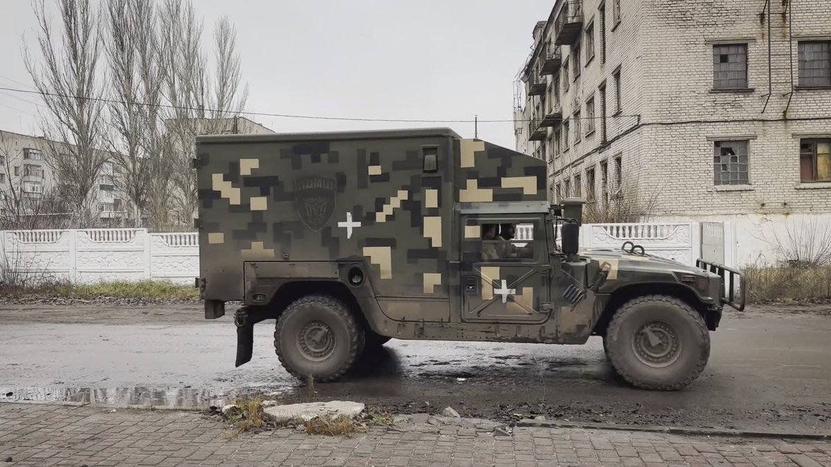 𝔗𝔥𝔢 𝔇𝔢𝔞𝔡 𝔇𝔦𝔰𝔱𝔯𝔦𝔠𝔱 on Twitter: "Ukrainian MedEvac #Ukraine #HMMWV"