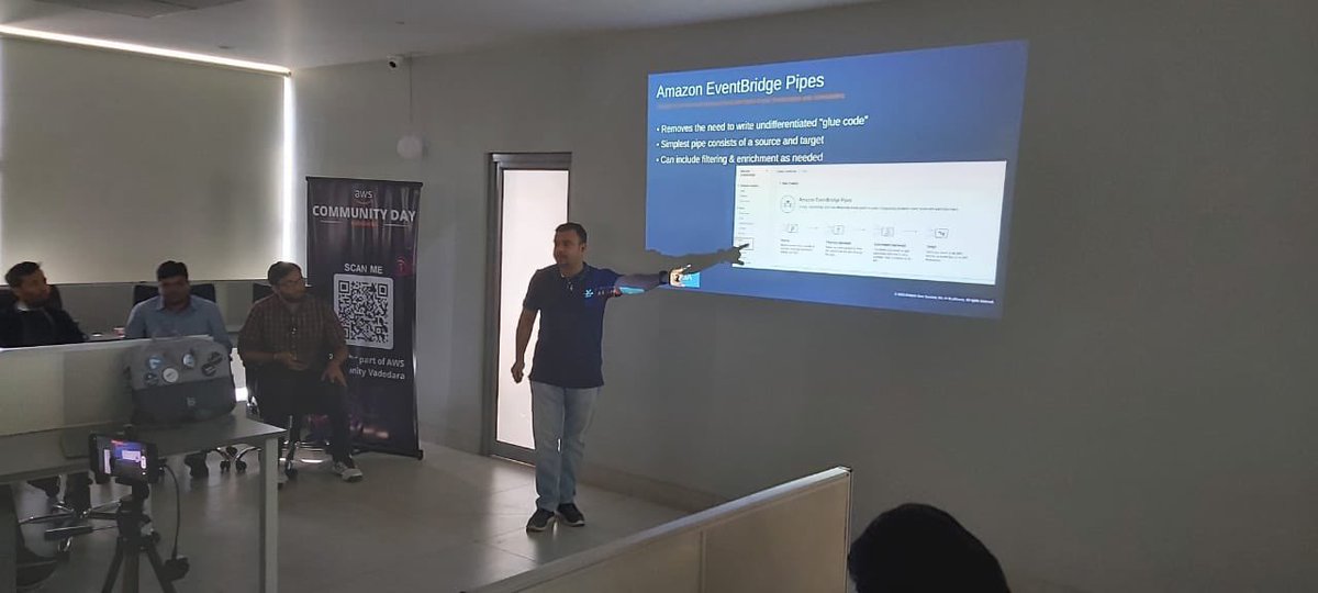 chiragdarji's tweet photo. I had the opportunity to give a deep-dive talk on Reinvent Recap Session on #Serverless Overwhelmed by the fantastic turnout and enthusiasm of the attendees. Proud to have been a part of such a great learning experience 🤗 #AWSUserGroup #Vadodara #aws #ReinventRecap https://t.co/A7rPmEpAjw