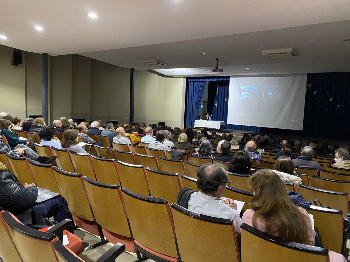 Compartiendo la mañana en el primer encuentro de directores de las VicariasI,II y III. #organizandoelamor #aquilateuncorazon <a href="/ValenciaCaritas/">Valencia Cáritas</a>