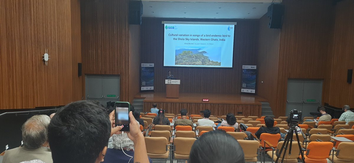 jobinvarughese's tweet photo. @ChitiArvind talks about cultural differences in bird songs. She talks about her favorite bird the #whitebelliedsholakili and was the only presenter on #bioacoustics at Indian Society of Evolutionary Biologists #iseb4 #ahmedabad https://t.co/yFnkyoSOyr