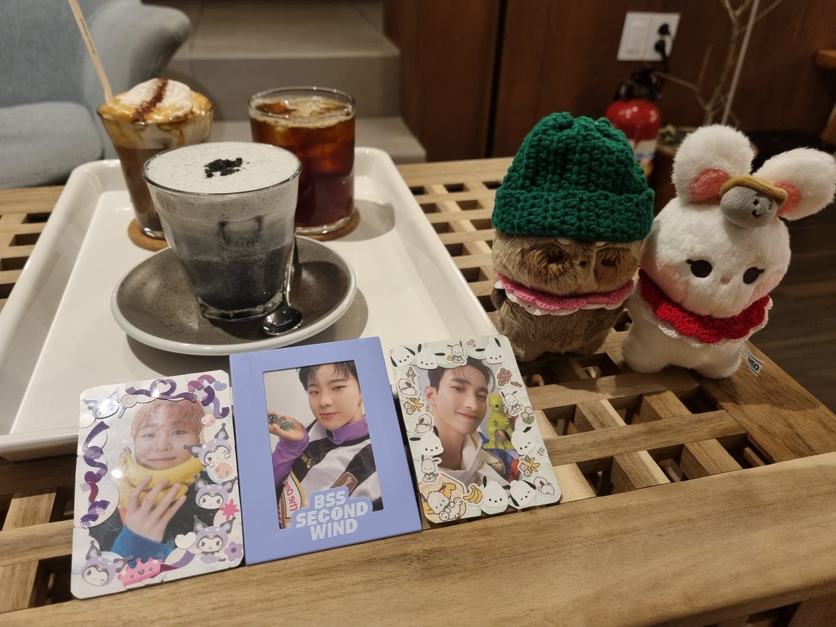 dani_8081004's tweet photo. 부석순 앨범깡 모임ㅋㅋ
포카가 골고루 나옴
커피마시고 술마시러가자❣️❣️❣️

@seorinhee 
@jun_1010235 https://t.co/Pf2VRsVC5G
