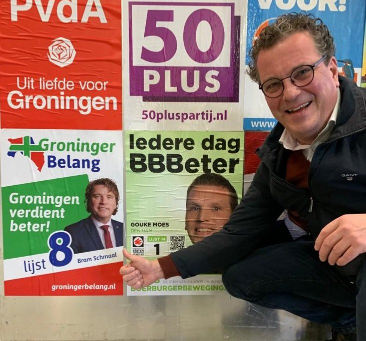 Altijd een leuk moment in de campagne, het posters plakken in mooi #Westerkwartier. <a href="/HansHaze1/">Hans Haze</a> is er druk mee voor <a href="/groningerbelang/">GroningerBelang</a>! Maar het resultaat mag er zijn. Ze hangen! 

#PS2023 #groningenverdientbeter