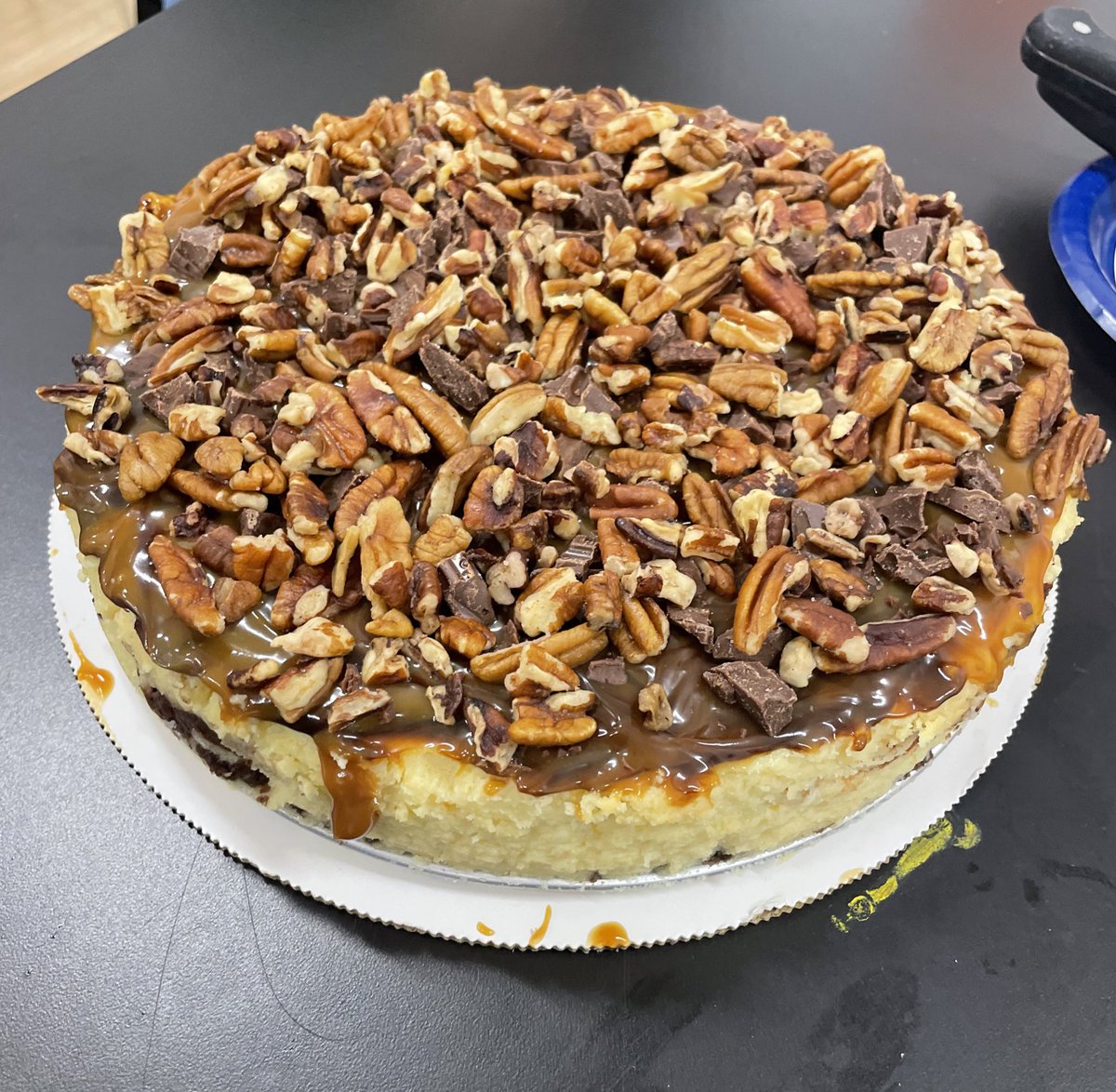 this cheesecake is a moment. 🙌🏼 one thing about 5th, we are going to eat well😂 <a href="/sandrajoalvara1/">Sandra Alvarado</a> thank you for being the best baker on our team❤️