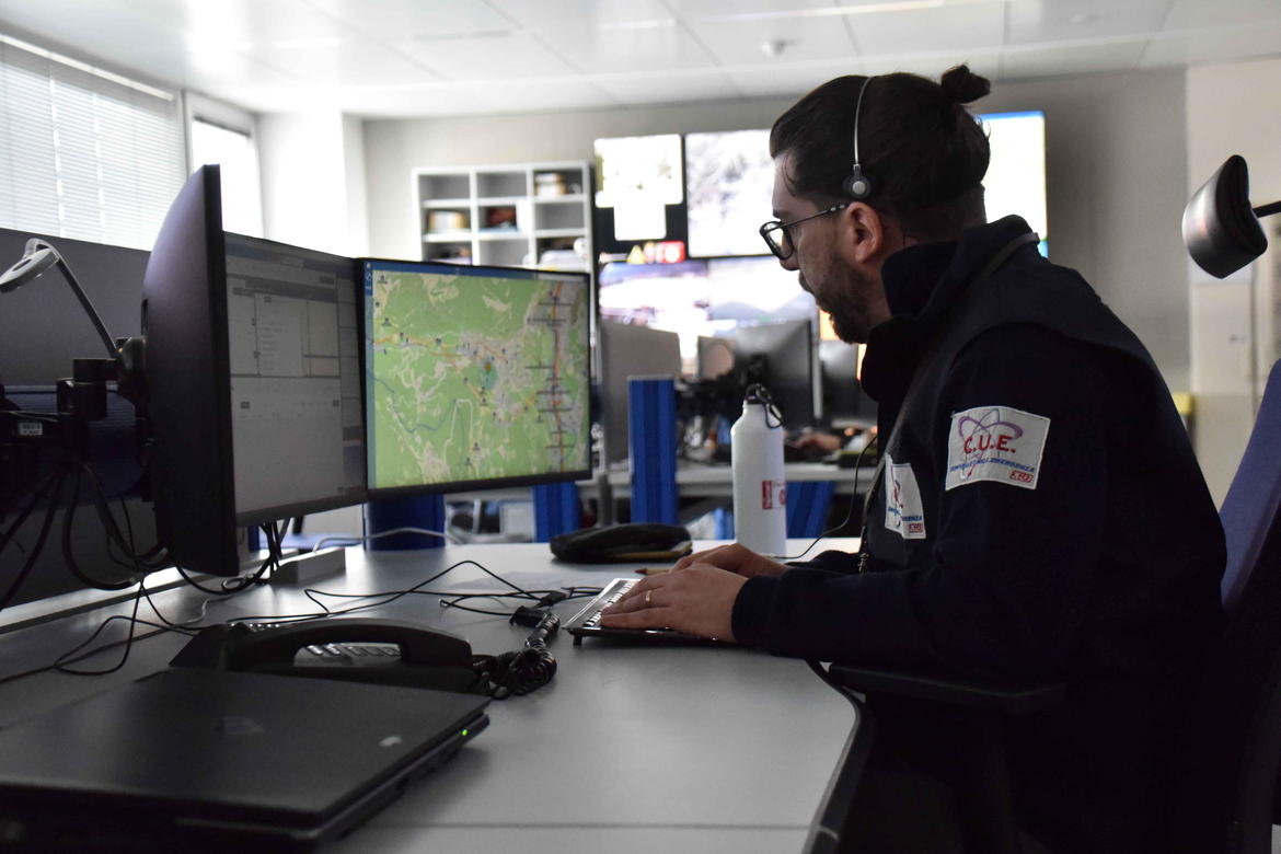 ProvinciaTrento's tweet photo. 📞🆘 Centrale 1️⃣1️⃣2️⃣, alle chiamate di aiuto una risposta in appena 3 secondi.  Giornata di porte aperte. Ecco il nuovo sistema per la localizzazione automatica degli utenti ‘Aml’   

Per saperne di più ➡️ https://t.co/ePYvLLxfFV

#112Day2023 https://t.co/wDxb8k9jaz
