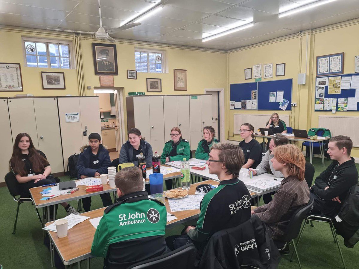 sjakentyouth's tweet image. Our first ever DYF meeting is underway! We have met @ThompsonThinks, learnt about key people in Kent, started planning what we want to do this year, and heard about training from @kayburbidge! #YouthForums #YouthVoice