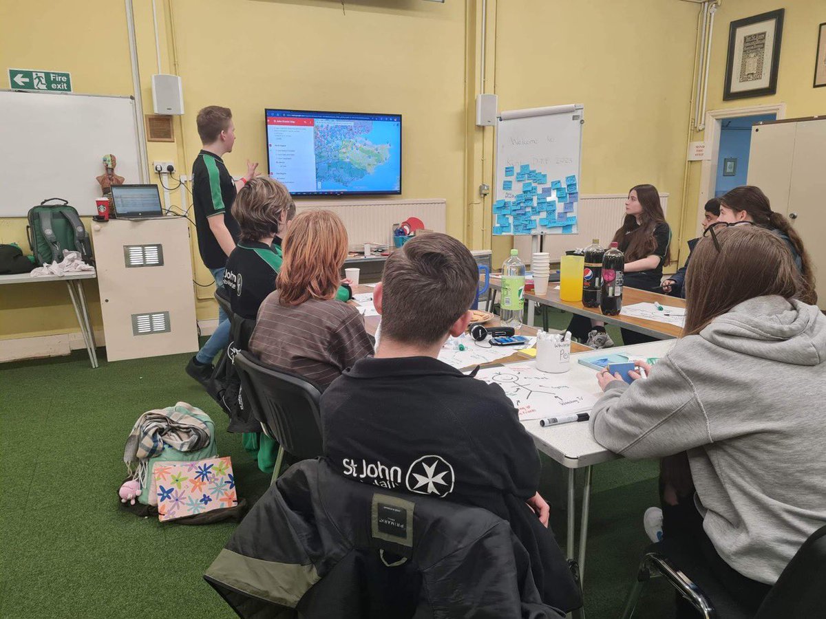 sjakentyouth's tweet image. Our first ever DYF meeting is underway! We have met @ThompsonThinks, learnt about key people in Kent, started planning what we want to do this year, and heard about training from @kayburbidge! #YouthForums #YouthVoice