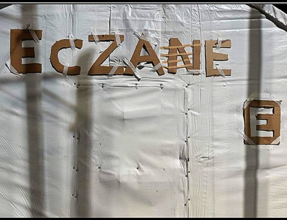 Tabelamiz kağıttan yüreğimiz dayanışmamiz çelikten
Mesleğimin en tepe noktası burası işte