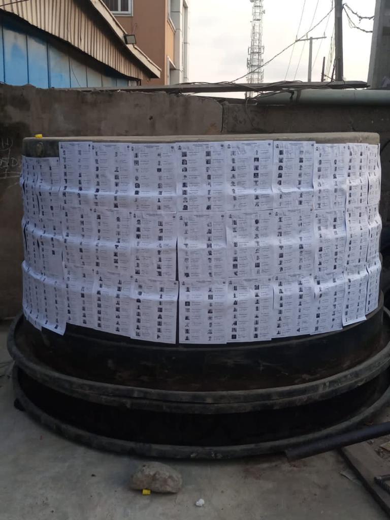 ineclagos's tweet photo. Pasting of Migrarated Voters in their new PUs in adherence to the policy initiative of the Commission on Voter Education &amp; Sensitisation on Migrarated Prospective Voters.
#NopvcNovote
#2023Elections 
#inec
#yourpvcyourvoice https://t.co/gZhipjAjIv