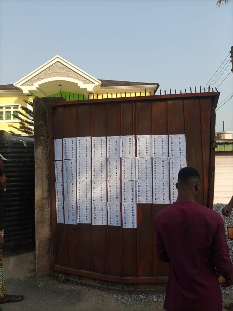 ineclagos's tweet photo. Pasting of Migrarated Voters in their new PUs in adherence to the policy initiative of the Commission on Voter Education &amp; Sensitisation on Migrarated Prospective Voters.
#NopvcNovote
#2023Elections 
#inec
#yourpvcyourvoice https://t.co/gZhipjAjIv