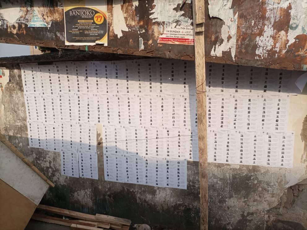 ineclagos's tweet photo. Pasting of Migrarated Voters in their new PUs in adherence to the policy initiative of the Commission on Voter Education &amp; Sensitisation on Migrarated Prospective Voters.
#NopvcNovote
#2023Elections 
#inec
#yourpvcyourvoice https://t.co/gZhipjAjIv