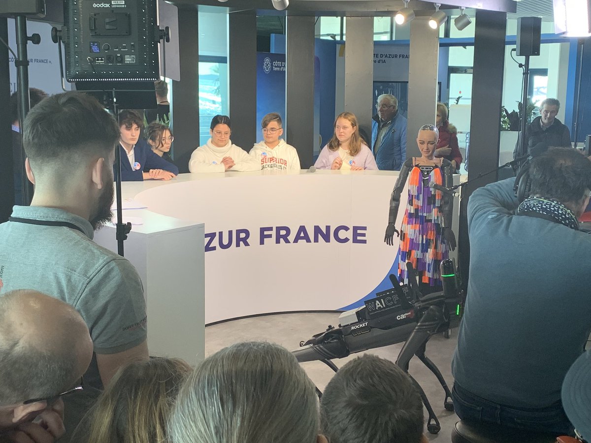 Maison_IA's tweet image. [#WAICF06 #IATALKS 🎙️] by « Côte d’Azur France » Terre d’IA !

🎒CONSEIL DÉPARTEMENTAL DES JEUNES ET IA avec⬇️
✔️ISABELLE GALY @Maison_IA 
✔️COLLÈGIEN-NE-S ÉLU.E.S DU CONSEIL DÉPARTEMENTAL DES JEUNES

Live sur notre chaîne YouTube : youtube.com/live/OtmLuswCa…