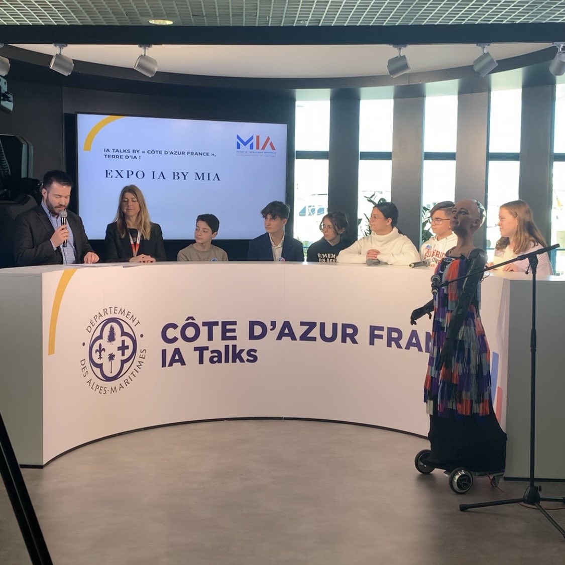 Maison_IA's tweet image. [#WAICF06 #IATALKS 🎙️] by « Côte d’Azur France » Terre d’IA !

🎒CONSEIL DÉPARTEMENTAL DES JEUNES ET IA avec⬇️
✔️ISABELLE GALY @Maison_IA 
✔️COLLÈGIEN-NE-S ÉLU.E.S DU CONSEIL DÉPARTEMENTAL DES JEUNES

Live sur notre chaîne YouTube : youtube.com/live/OtmLuswCa…