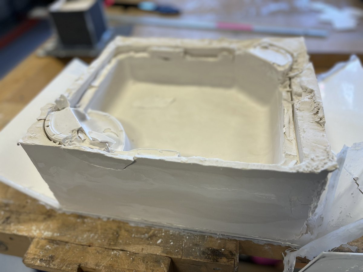 kerry_truman's tweet photo. another EPIC week in the @NTUadbe #modelmaking workshop supporting our amazing students with their creative adventures.. alongside the buzz of #making we have had a steady stream of #plaster #alginate #casting #3dprinting #architecturemodels #vacforming fun..!? #dtchat 🙌😆 https://t.co/OvFg0fn6aP