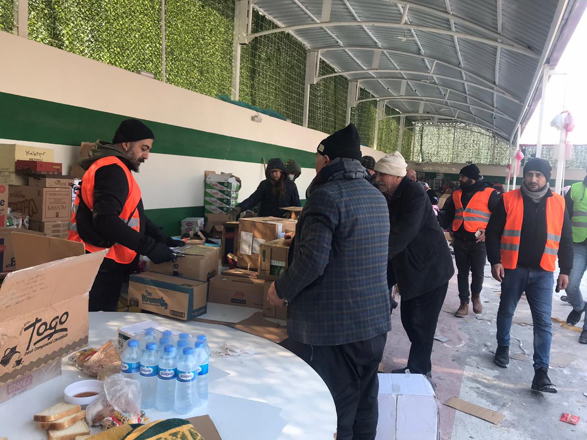 ElbistanTip's tweet photo. Kahramanmaraş Elbistan Afet Koordinasyon Merkezimizde gönüllülerimizin çalışmaları hız kesmeden devam ediyor. https://t.co/2DPmCMgLqQ