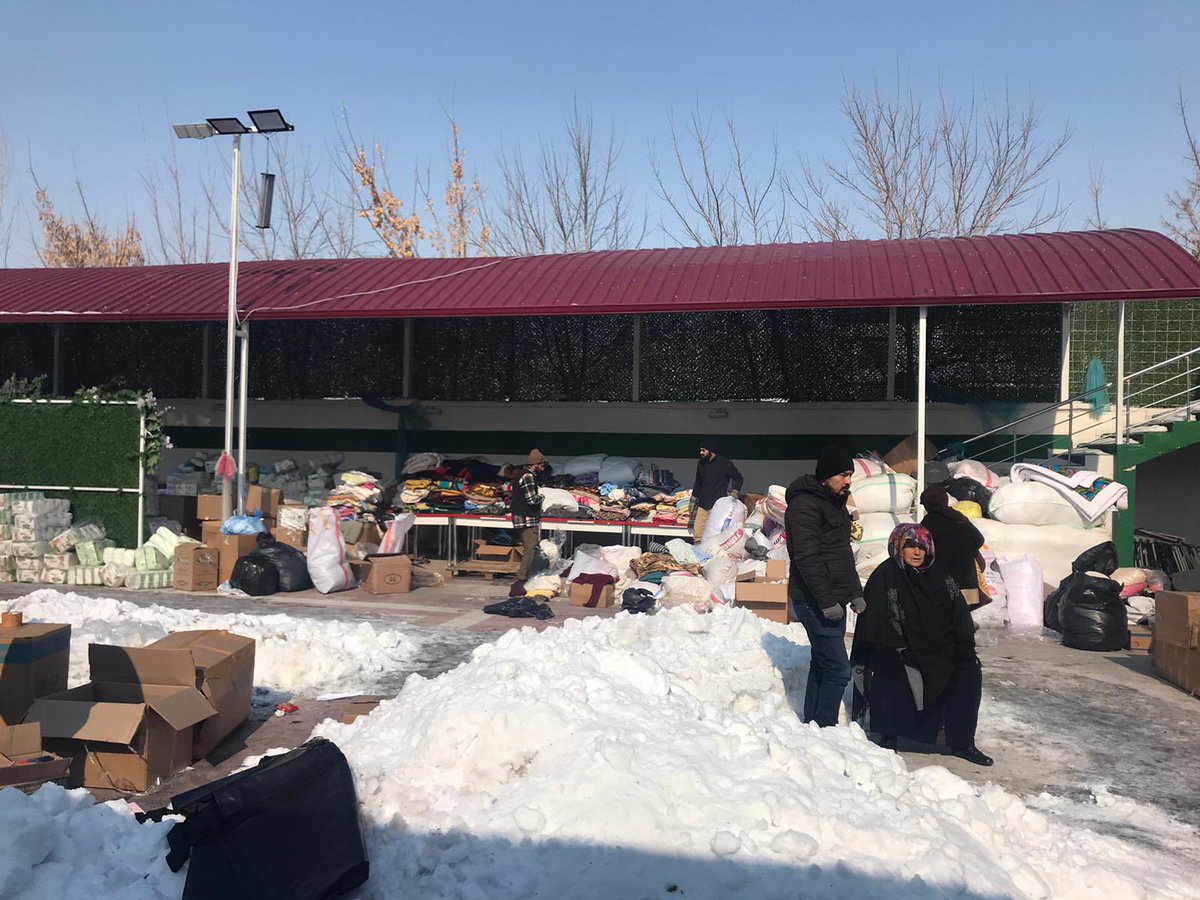 ElbistanTip's tweet photo. Kahramanmaraş Elbistan Afet Koordinasyon Merkezimizde gönüllülerimizin çalışmaları hız kesmeden devam ediyor. https://t.co/2DPmCMgLqQ