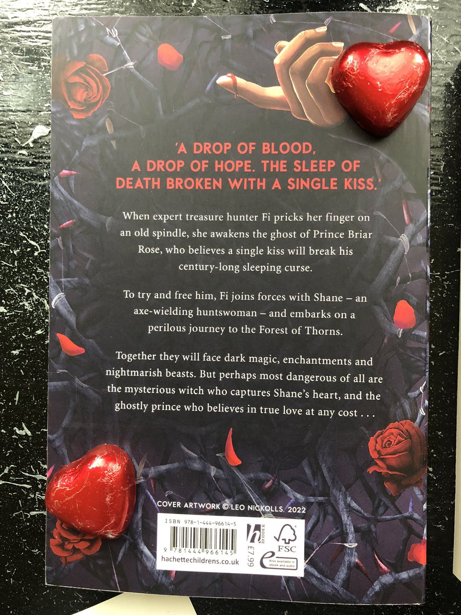 natashareads_'s tweet photo. And up next, a massive thank you to @teambkmrk @HodderChfor these stunning copies of #TheBoneSpindle and #TheSeveredThread by @leslievedder I’m soo excited to get reading! 😍❤️ https://t.co/a67dNeEsDY